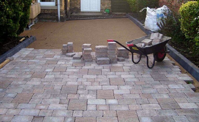 House-Pavement